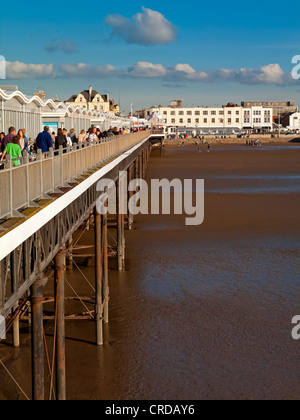 Die Grand Pier in Weston Super Mare North Somerset England UK die 1904 eröffnet und im Jahr 2010 nach einem schweren Brand wiedereröffnet Stockfoto