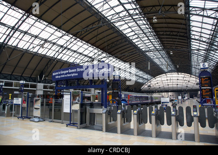 Innenraum der Glasgow Queen street Railway station Glasgow Schottland, Vereinigtes Königreich Stockfoto