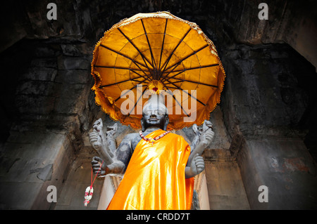 Vishnu, einem hinduistischen Gott, Steinskulptur, Altar in der Tempelanlage von Angkor Wat, Siem Reap, Kambodscha, Asien Stockfoto