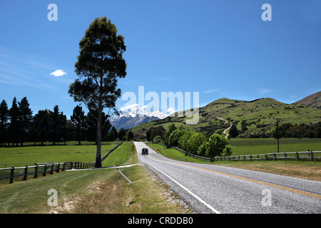 Landstraße zwischen Queenstown und Glenorchy, Otago, Südinsel, Neuseeland Stockfoto