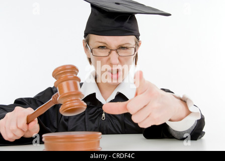 Richterin mit Holzhammer, Überzeugung Stockfoto