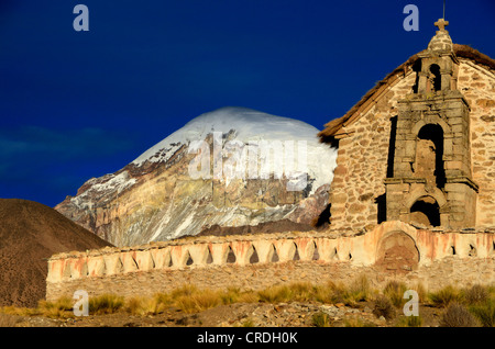 Sajama Berg Boliviens höchsten Berg bei Sonnenuntergang, Nationalpark Sajama, Bolivien, Südamerika Stockfoto