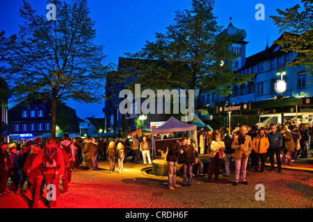 Herdecke kann Woche in der Fußgängerzone, mit dem Rathaus im Hintergrund, Herdecke, Ruhrgebiet, Nordrhein-Westfalen, Deutschland Stockfoto