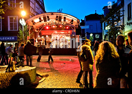 Live-Musik auf der Herdecke kann Week in der Fußgängerzone, Herdecke, Ruhrgebiet, Nordrhein-Westfalen, Deutschland Stockfoto