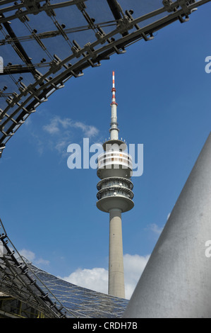 Dachkonstruktion, Olympiahalle Olympiahalle und Olympiaturm Olympiaturm in München, Bayern, Deutschland, Europa Stockfoto