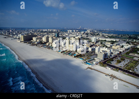 SUCHEN SIE SÜDWESTLICH VON MIAMI BEACH / MIAMI IN FERNE / FLORIDA Stockfoto