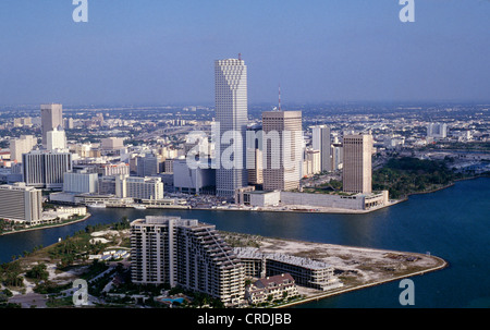 Blick auf MIAMI, FLORIDA/Brickell Key, CLAUGHTON ISLAND IST IM VORDERGRUND, AN DER MÜNDUNG DES MIAMI RIVER Stockfoto
