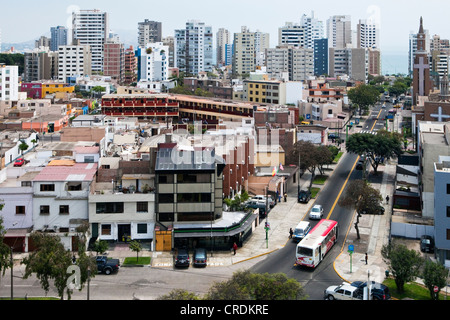 Avenida Santa Cruz im Stadtteil Miraflores, Lima, Peru, Südamerika Stockfoto