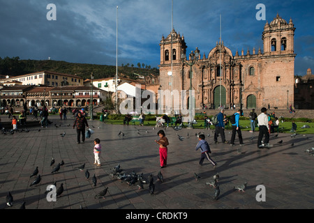 Plaza de Armas mit der Kathedrale, Cuzco, Peru, Südamerika Stockfoto