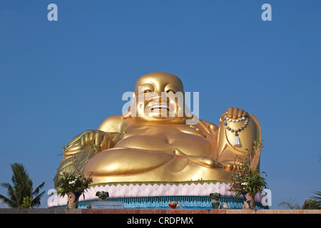 Dicke goldene Buddha-Statue, Wat Piyaram Tempel, Chiang Mai, Nord-Thailand, Thailand, Südostasien, Asien Stockfoto