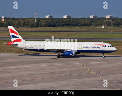 British Airways Passagierflugzeug auf ein Start-und Landebahn, Flughafen Berlin-Tegel Otto Lilienthal, Berlin, Deutschland, Europa Stockfoto