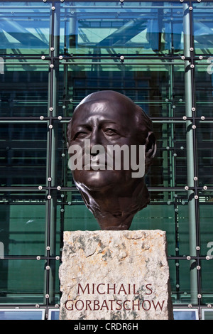 Denkmal für die Väter der Wiedervereinigung, ehemaligen russischen Präsidenten Mikhail Gorbachev, Berlin, Deutschland, Europa Stockfoto