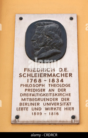 Gedenktafel, Friedrich Daniel Ernst Schleiermacher an der Holy Trinity Church in Berlin, Deutschland, Europa Stockfoto