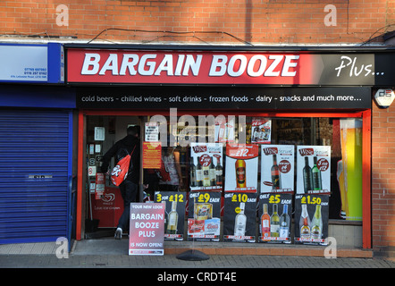 Schnäppchen Sie Booze Spirituosengeschäft, Wigston, Leicester, England, UK Stockfoto