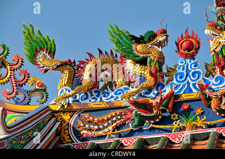 Dach-detail, Drachen, Taoismus, chinesische Tempel auf Ho Road, Wat Putaugongmaa, PublicGround, Nong Khai, Thailand, Asien Stockfoto