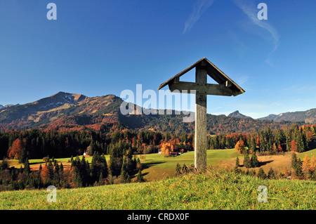 Feld Kreuz, Oytal Tal, Oberstdorf, obere Allgäu, Bayern, Deutschland, Europa, PublicGround Stockfoto