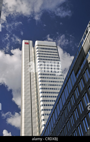 Dresdner Bank Tower, Silver Tower, Sitz der Deutschen Bahn, Deutsche Bahn, Frankfurt am Main, Hessen, PublicGround Stockfoto