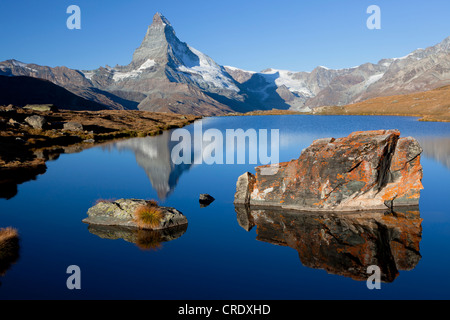 Frühmorgens am Stellisee See mit Blick auf Mt Matterhorn, Zermatt, Valais, Schweizer Alpen, Schweiz, Europa, PublicGround Stockfoto