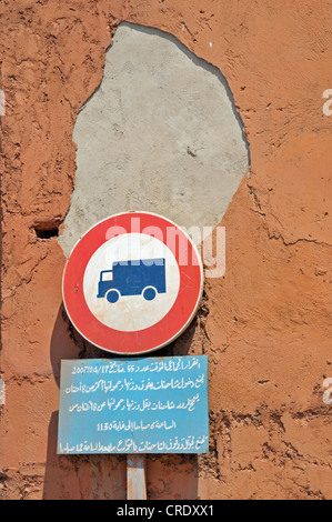 Verkehrszeichen, kein fahren für LKW, Marokko, Afrika, PublicGround Stockfoto