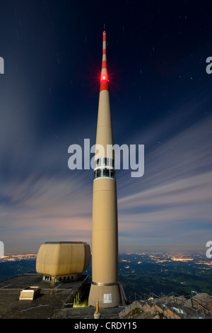 Übertragungsnetz auf Mt Säntis im Lichte der Vollmond, Alpstein Reichweite, Schweiz, Europa Stockfoto