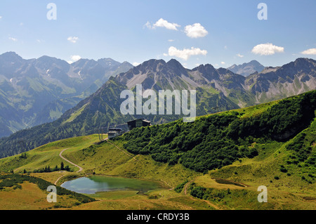 See Schlappoldsee, Bergstation der Fellhornbahn Seilbahn, Berg Fellhorn, Oberstdorf, Allgäuer Alpen, Bayern Stockfoto