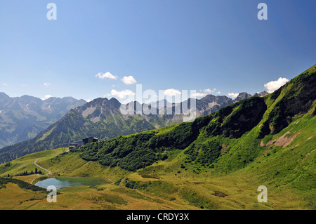 See Schlappoldsee, Bergstation der Fellhornbahn Seilbahn, Berg Fellhorn, Oberstdorf, Allgäuer Alpen, Bayern Stockfoto