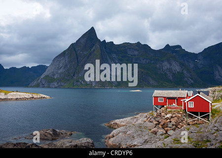 Roten Fischerhäuser in Reine, Lofoten Inseln, Norwegen, Skandinavien, Europa, PublicGround Stockfoto