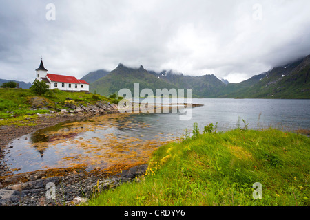 Vestpollen Kapelle im Austnesfjord, Lofoten Inseln, Norwegen, Skandinavien, Europa, PublicGround Stockfoto