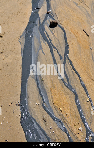 Ölteppich auf dem Strand, Galle, Sri Lanka, Ceylon, Süd-Asien Stockfoto