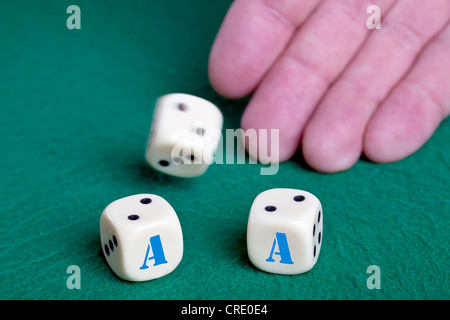 Würfel mit dem Buchstaben A sind, symbolisches Bild für den Award des Triple-A-Ratings der Rating-Agenturen Stockfoto