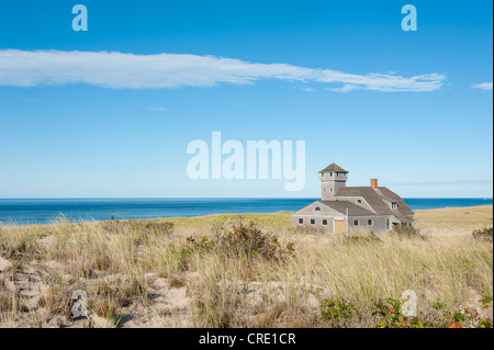 Race Point Beach, Old Harbor Life-Saving Station Museum, Düne am Atlantischen Ozean, Naturschutzgebiet, Cape Cod National Seashore Stockfoto