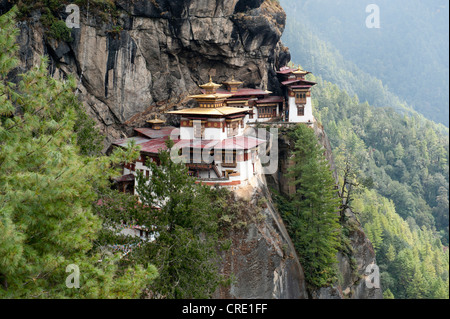 Tibetischen Buddhismus, Taktsang Palphug Kloster auf einem Felsen stehen, auch bekannt als The Tiger Nest in der Nähe von Paro, Himalaya, Bhutan Stockfoto