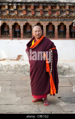 Tibetischen Buddhismus, Mönch, Abt, Festung-Kloster, Innenhof, Dzong, Wangdue Phodrang in der Nähe von Punakha, Himalaya Stockfoto