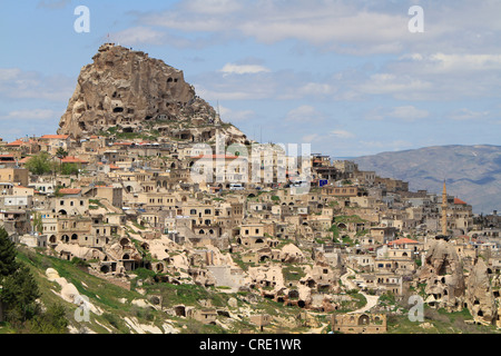 Blick Richtung Castle Rock und die Stadt von Uchisar, Kappadokien, Zentral-Anatolien, Türkei Stockfoto