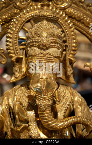 Hinduismus, eherne Statue des Gottes Ganesha mit einem Elefantenkopf, Gott Glück, Intelligenz und Weisheit, Souvenir, Agra Stockfoto