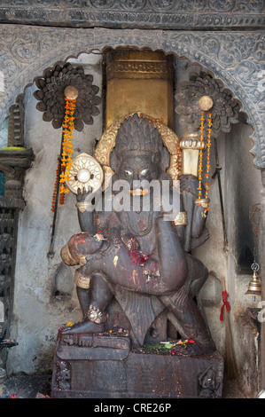 Narsingha Statue, aus Stein, Dämon, Schutzgott, am Eingang zum Königspalast Hanuman Dhoka, Kathmandu Stockfoto