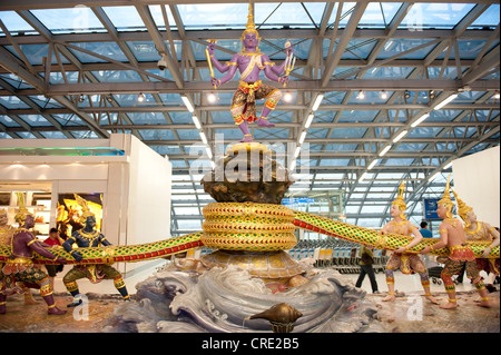 Moderne Gruppe von Statuen, Hinduismus, Szene aus das Ramayana-Epos, der Buttermenge des Ozeans Milch, Gott Shiva sitzend über Dämonen Stockfoto