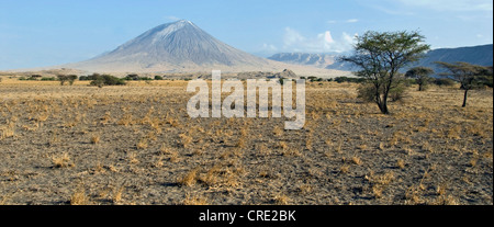 Der Heilige Berg - Berg Gottes - Ol Doinyo Lengai am Lake Natron, Tansania Stockfoto