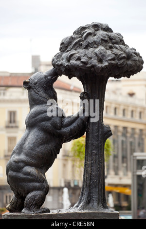 Bronzestatue, Denkmal, der Bär und der Erdbeerbaum, El Oso y el Madrono, Emblem und Wappen der Stadt Madrid, Stockfoto