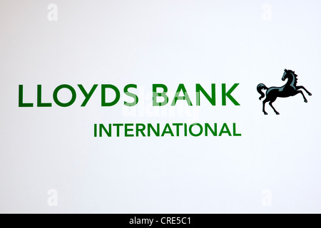 Logo und Schriftzug der britischen bank Lloyds Bank International in einer Zweigstelle in Madrid, Madrid, Spanien, Europa Stockfoto