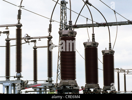 Isolatoren im Gasturbinenkraftwerk Ahrensfelde VEAG (United Energy AG) in Berlin, Deutschland Stockfoto