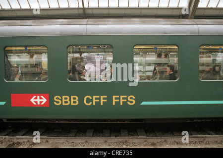 Reisen im Auto zum SBB-Bahnhof Zürich, Schweiz Stockfoto