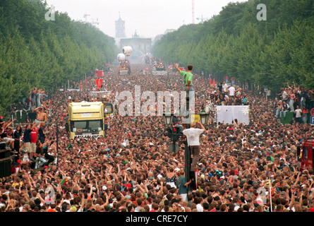 Love-Parade 1996, Umfrage Stockfoto