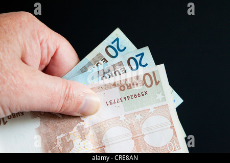 Euro-Banknoten in die hand Stockfoto