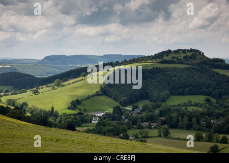 Graben Sie, Hügel und das Dorf Hopesay, in der Nähe von Craven Arms, Shropshire Stockfoto