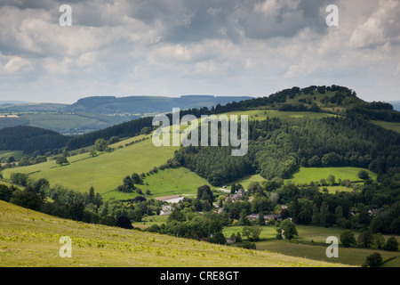 Graben Sie, Hügel und das Dorf Hopesay, in der Nähe von Craven Arms, Shropshire Stockfoto