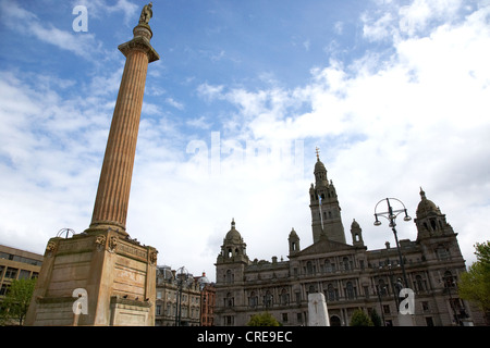 Sir Walter Scott Statue auf Spalte und Glasgow Kammern in George quadratisch Glasgow Schottland, Vereinigtes Königreich Stockfoto