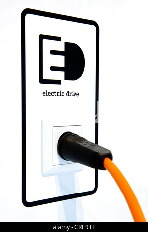 Carging mit einem Ladekabel auf ein Elektroauto, Elektroantrieb E-Smart durch Smart im Daimler-Konzern, 64. internationalen Automobil-Ausstellung Stockfoto