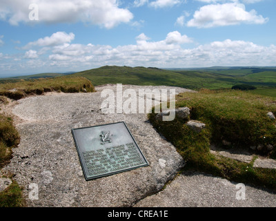 Gedenktafel auf grobe Tor in Erinnerung an diejenigen, die ihr Leben während des Dienstes in der 43. Wessex Division 1944/45, Cornwall verloren. Stockfoto