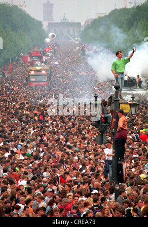 Love-Parade 1996, Umfrage Stockfoto